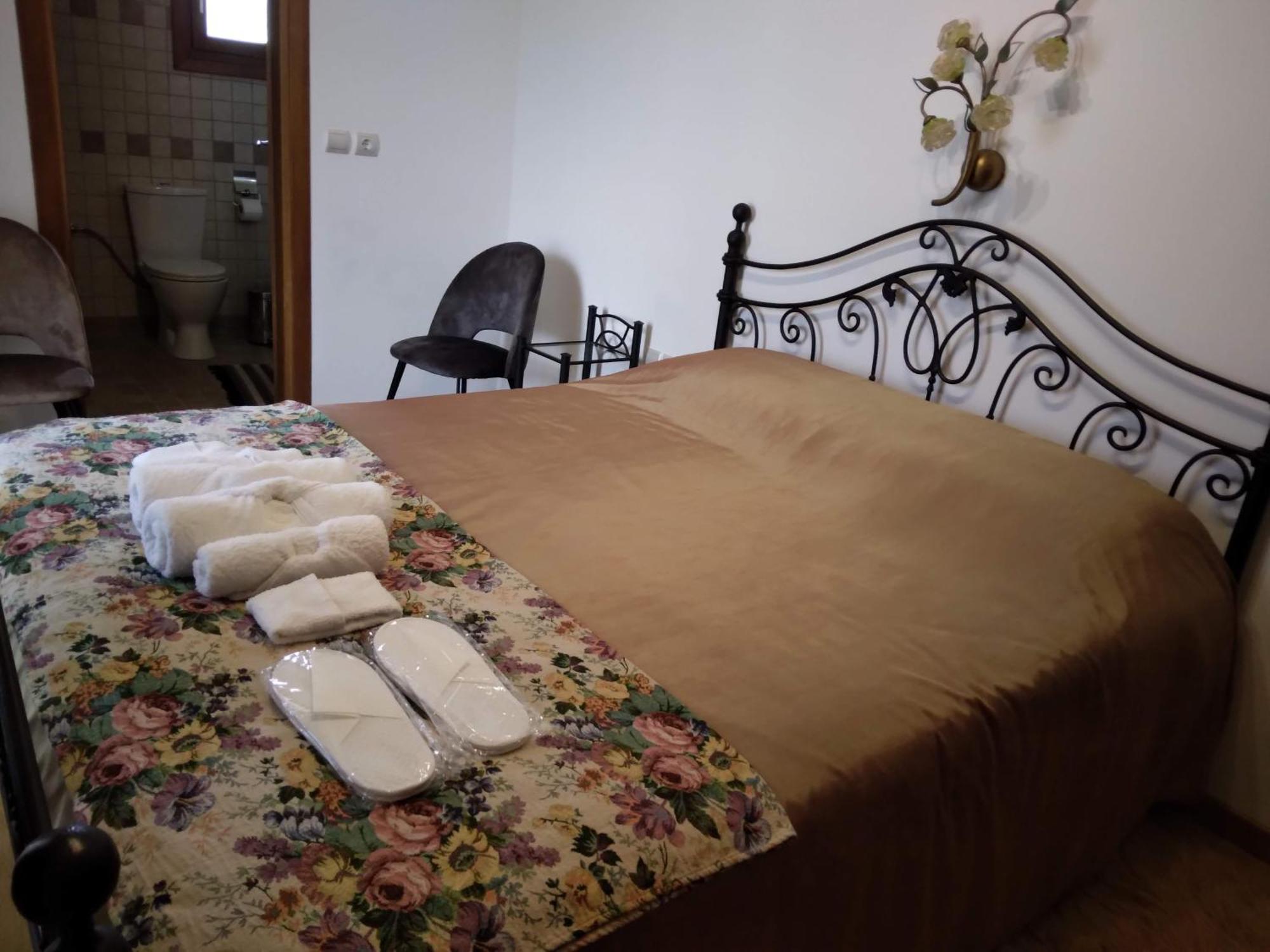 Xenios Petritis Apartment Livadeia Exterior photo